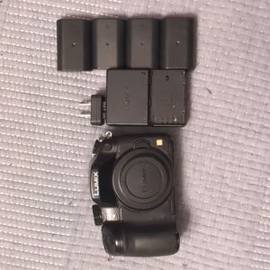 Panasonic GH3 for parts (not working) with 4 batteries+charger